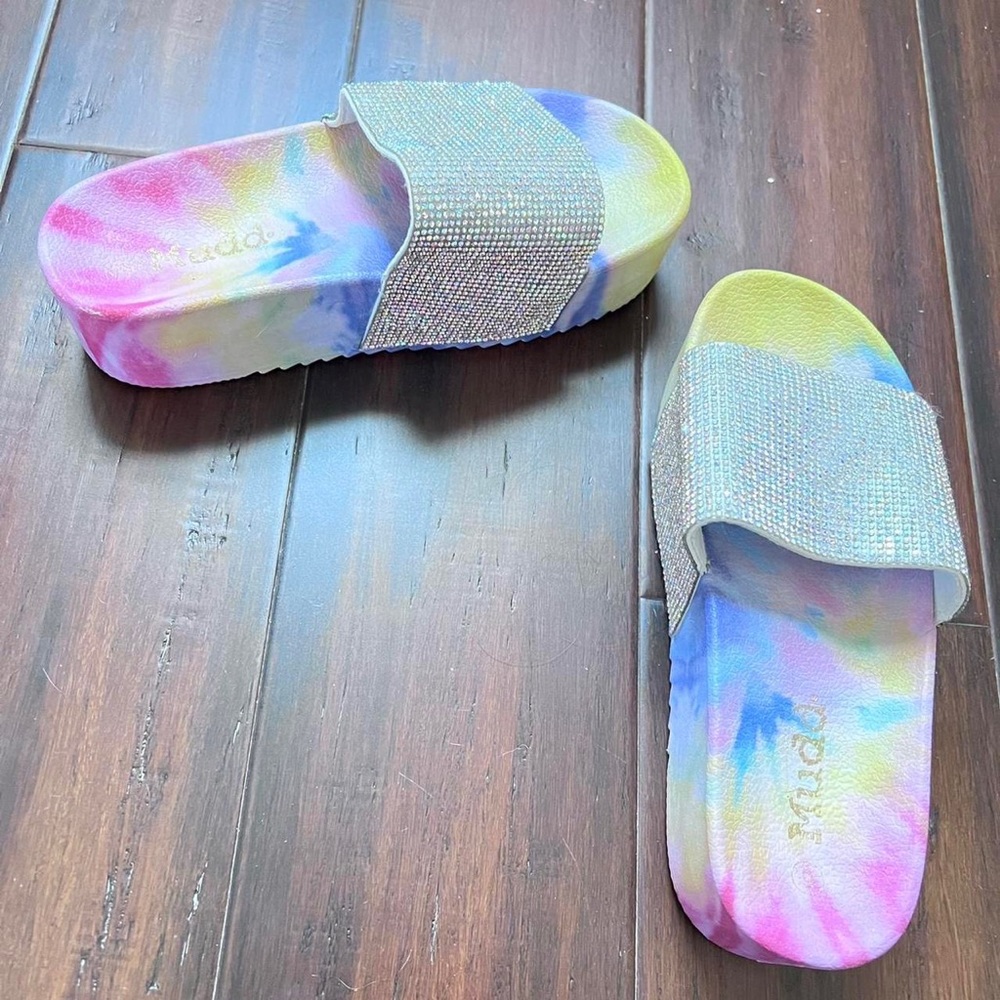 Bedazzled rainbow colored slides sandals by Mudd 💕